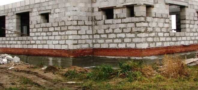 Нужен ли кирпичный цоколь под газобетонные стены