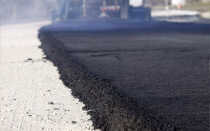 Укладка асфальта на бетонное основание: порядок, уплотнение и уход