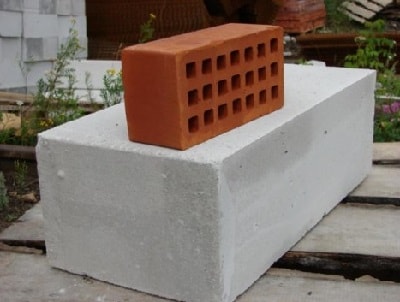 Сравнение газобетона и кирпича